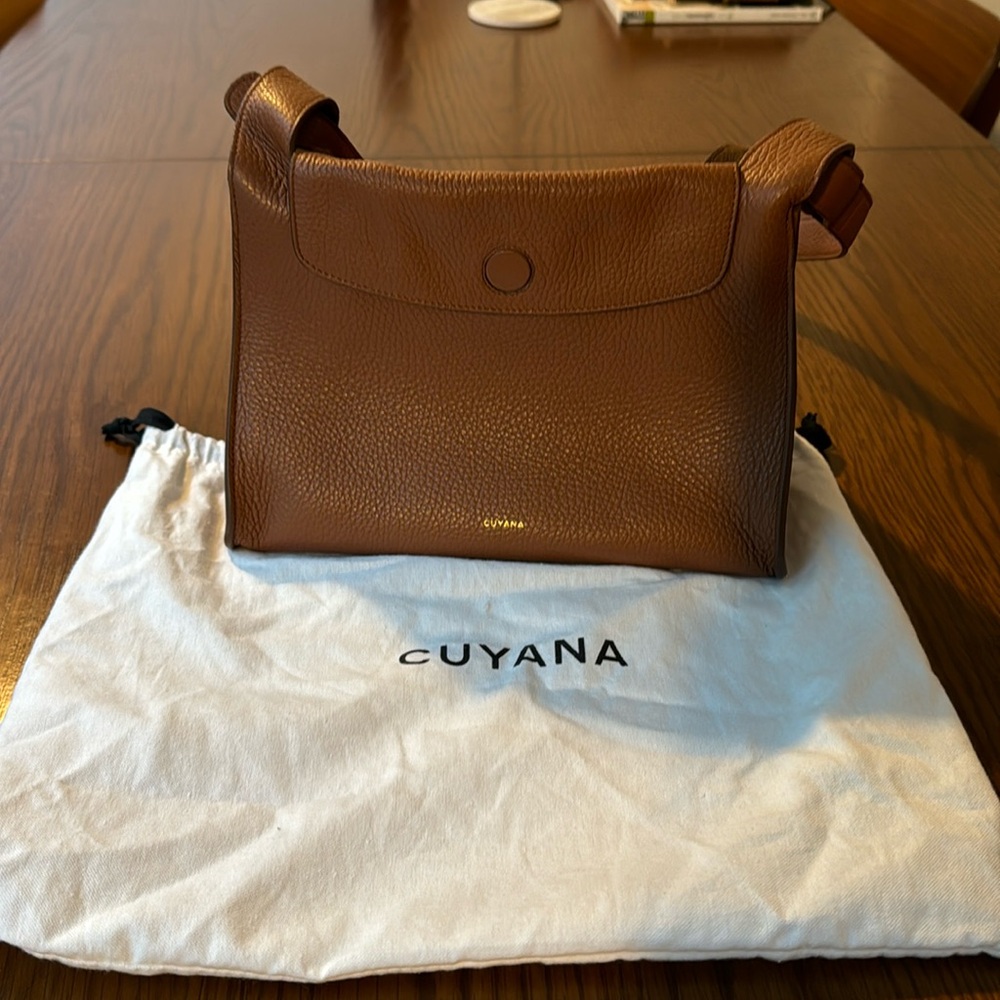 Cuyana Double Loop Bag (caramel pebbled leather)
